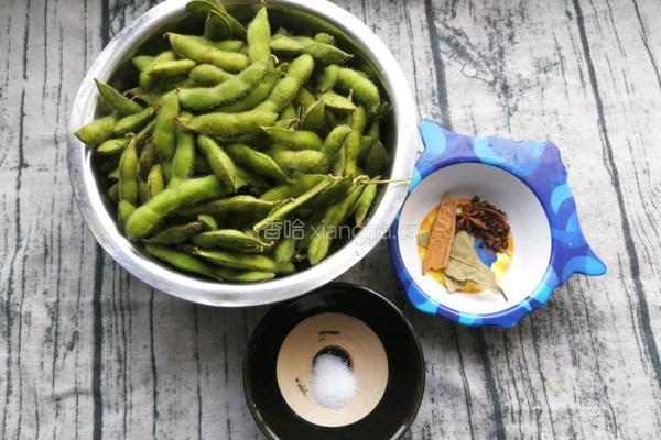 盐水毛豆的做法图解1