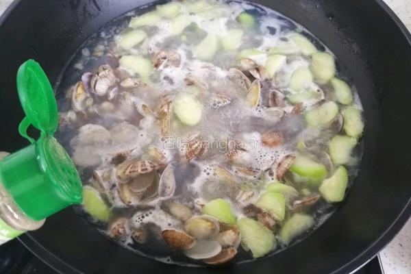 花蛤丝瓜汤的做法图解11