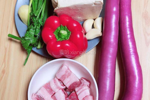豆腐焖茄子的做法图解1