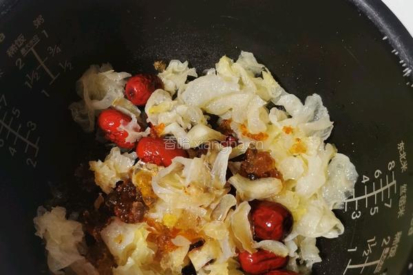 银耳桃胶滋补养颜汤的做法图解10