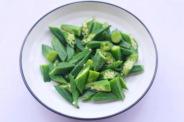 健康营养的秋葵虾仁菌菇汤的做法图解6