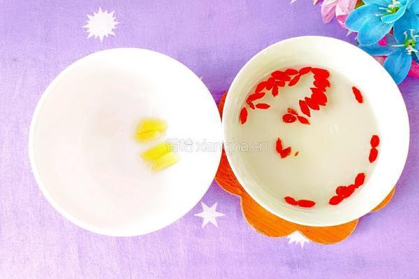 西芹炒虾仁的做法图解4
