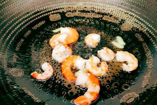 西芹炒虾仁的做法图解8