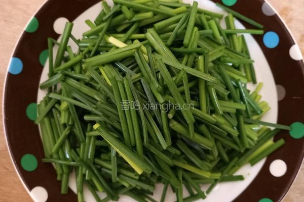 韭苔炒鸡蛋的做法图解2