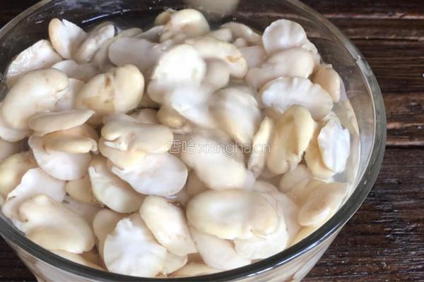 香酥蚕豆的做法图解2