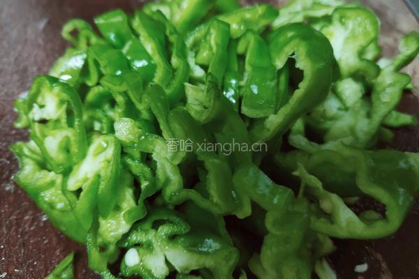 青椒茭白炒肉丝的做法图解2