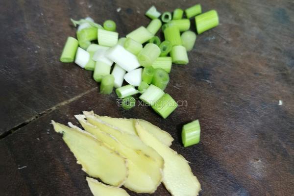 猪肉白菜炖粉条的做法图解3