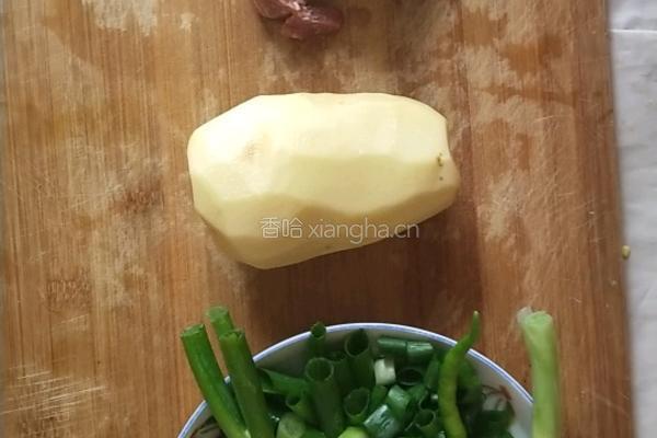 干锅土豆片的做法图解1