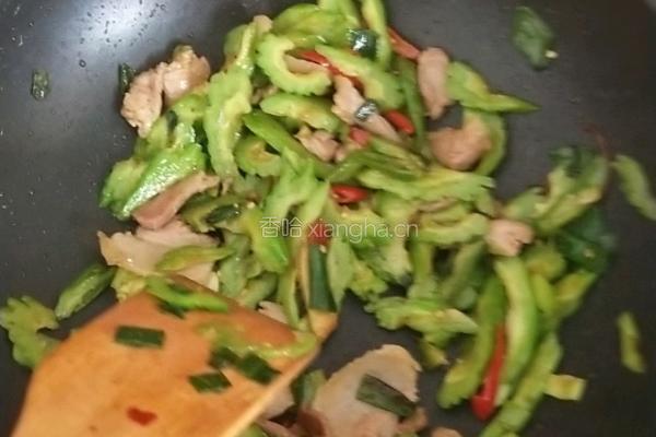 苦瓜炒肉片的做法图解5