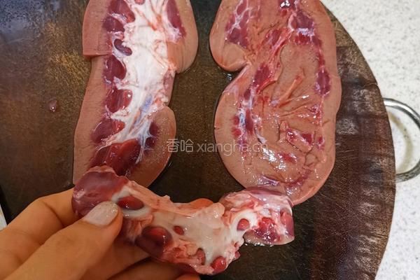 猪心腰花炒蒜苗的做法图解2
