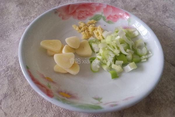 胡萝卜木耳炒山药的做法图解5
