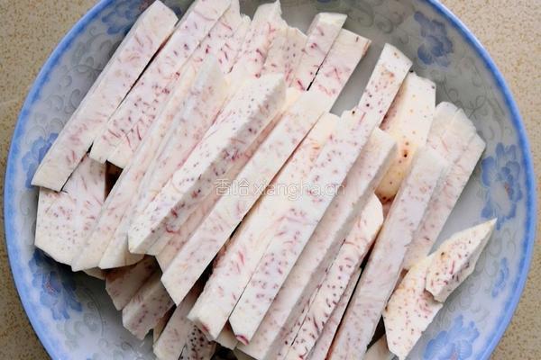 香芋炒五花肉的做法图解1
