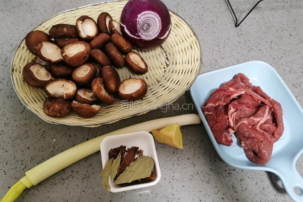 香菇牛肉酱拌面（香菇牛肉酱的做法）的做法图解1