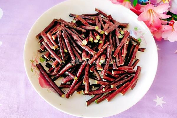 红豆角炒蒲菜的做法图解4