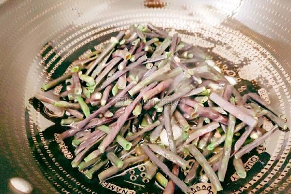 红豆角炒蒲菜的做法图解10