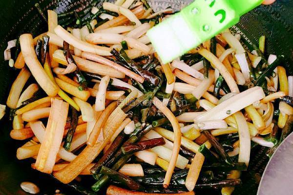 红豆角炒蒲菜的做法图解14