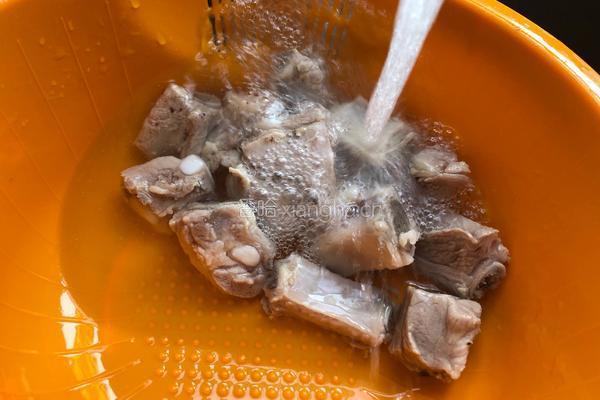 黄豆莲藕排骨汤的做法图解5