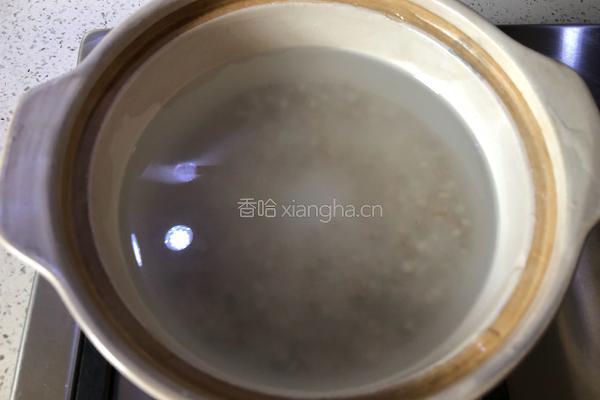 玫瑰薏米粥的做法图解2