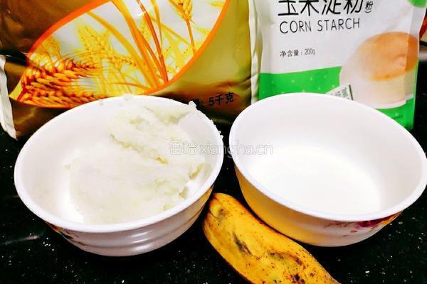 香蕉牛奶米饭煎饼的做法图解1