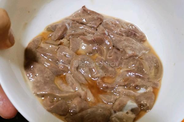 小炒猪肝的做法图解1