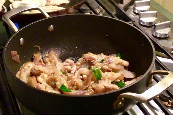 清淡型肉丝炒茄子的做法图解12