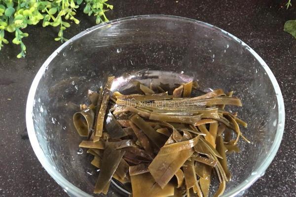 海带豆干汤的做法图解2