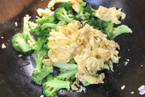 西兰花炒鸡蛋的做法图解11