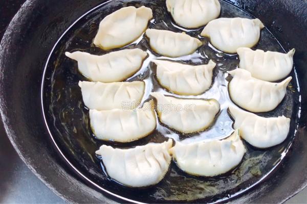 香油鸡肉煎饺的做法图解12