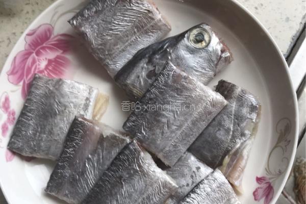 糖醋带鱼的做法图解1