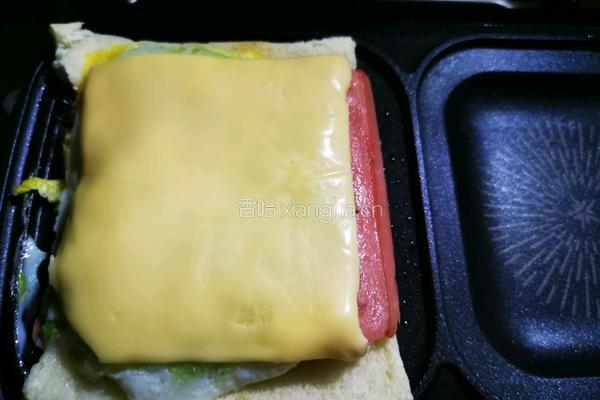 鸡蛋三明治火腿的做法图解7