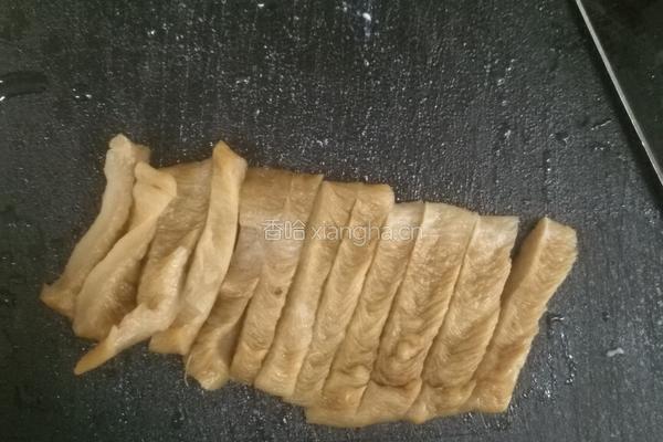 萝卜干炖五花肉的做法图解1