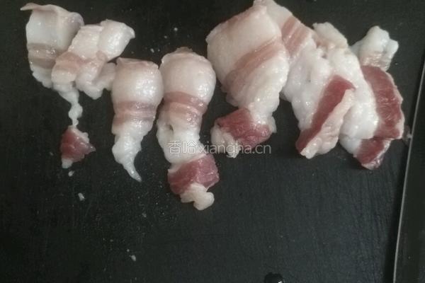 萝卜干炖五花肉的做法图解2