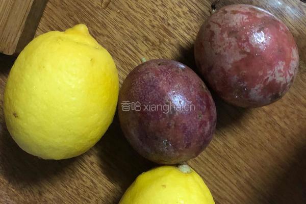百香果蜂蜜柠檬水的做法图解1