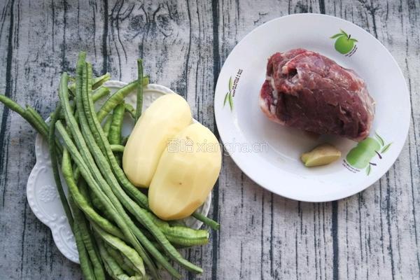 土豆豆角炖牛肉的做法图解1