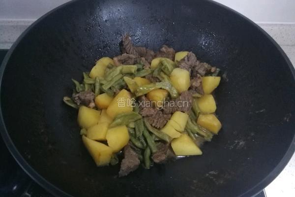 土豆豆角炖牛肉的做法图解14