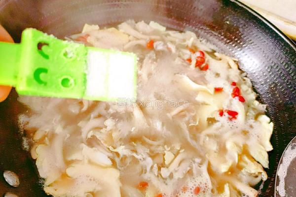平菇鸡蛋汤的做法图解12