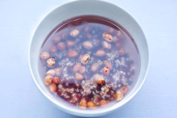 奶香红豆薏米杂粮粥的做法图解2