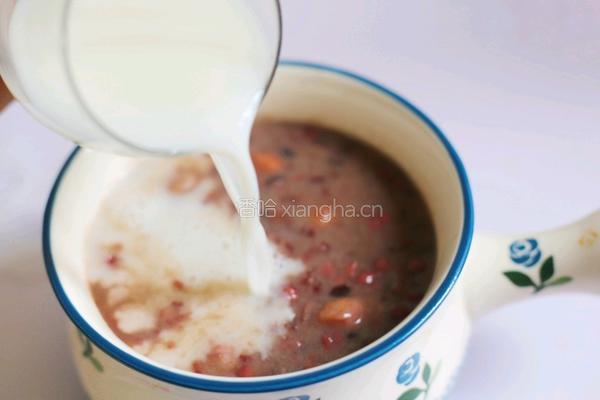 奶香红豆薏米杂粮粥的做法图解10