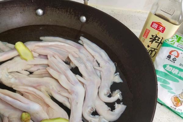 鸭脚板汤的做法图解1