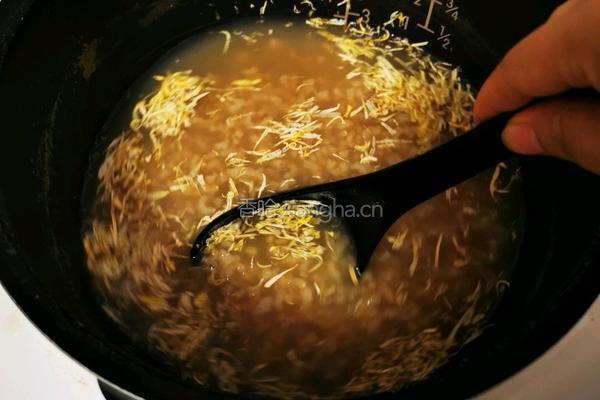 黄芪菊花粥的做法图解14