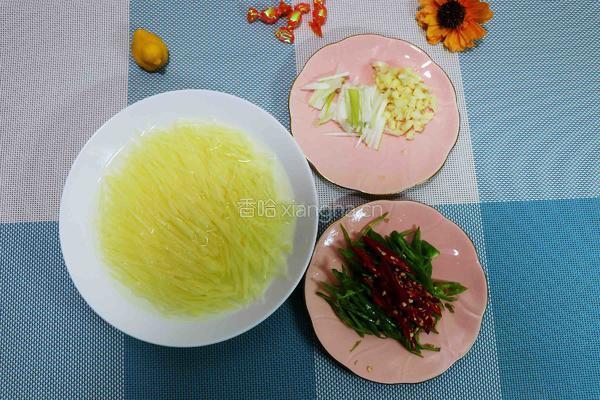 青椒土豆丝的做法图解1