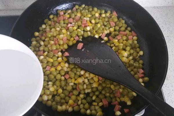 金玉满堂（豌豆炒玉米）的做法图解11