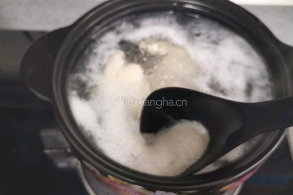 三鲜鸡汤米线的做法图解2