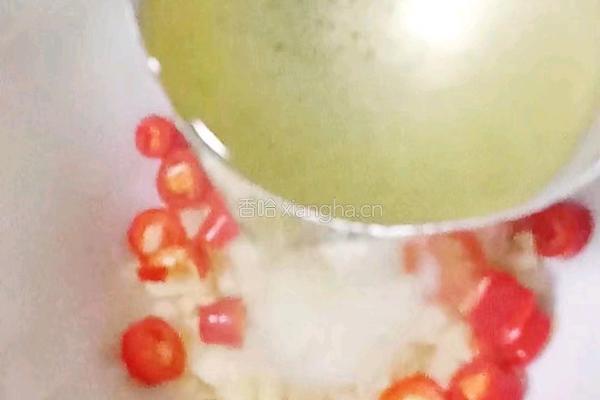 凉拌黄瓜金针菇的做法图解3
