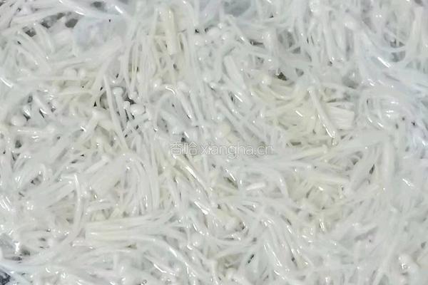 凉拌黄瓜金针菇的做法图解9