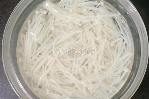 凉拌黄瓜金针菇的做法图解10