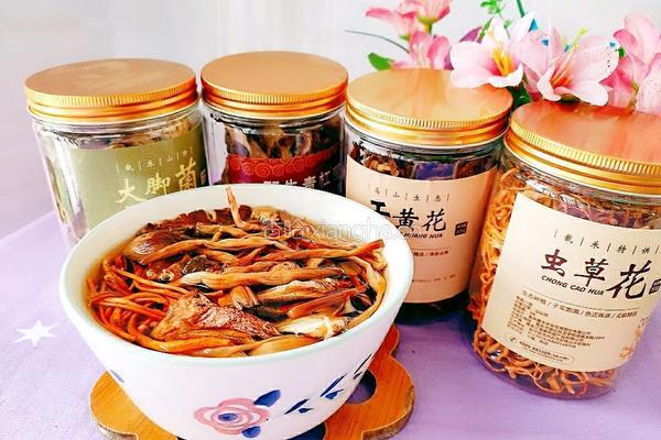黄花菜虫草花炖鸡汤的做法图解2