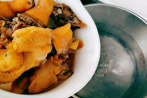 黄花菜虫草花炖鸡汤的做法图解6