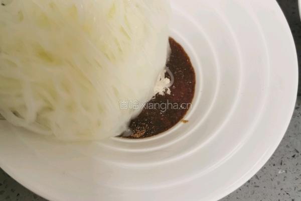 香辣鸡汤米线的做法图解9