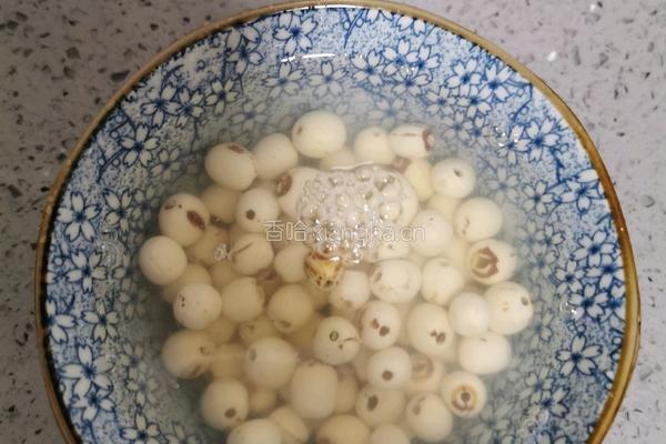 莲子红枣小米粥的做法图解7
